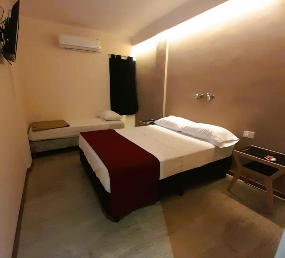 Hotel Vanderloo Посадас Екстериор снимка