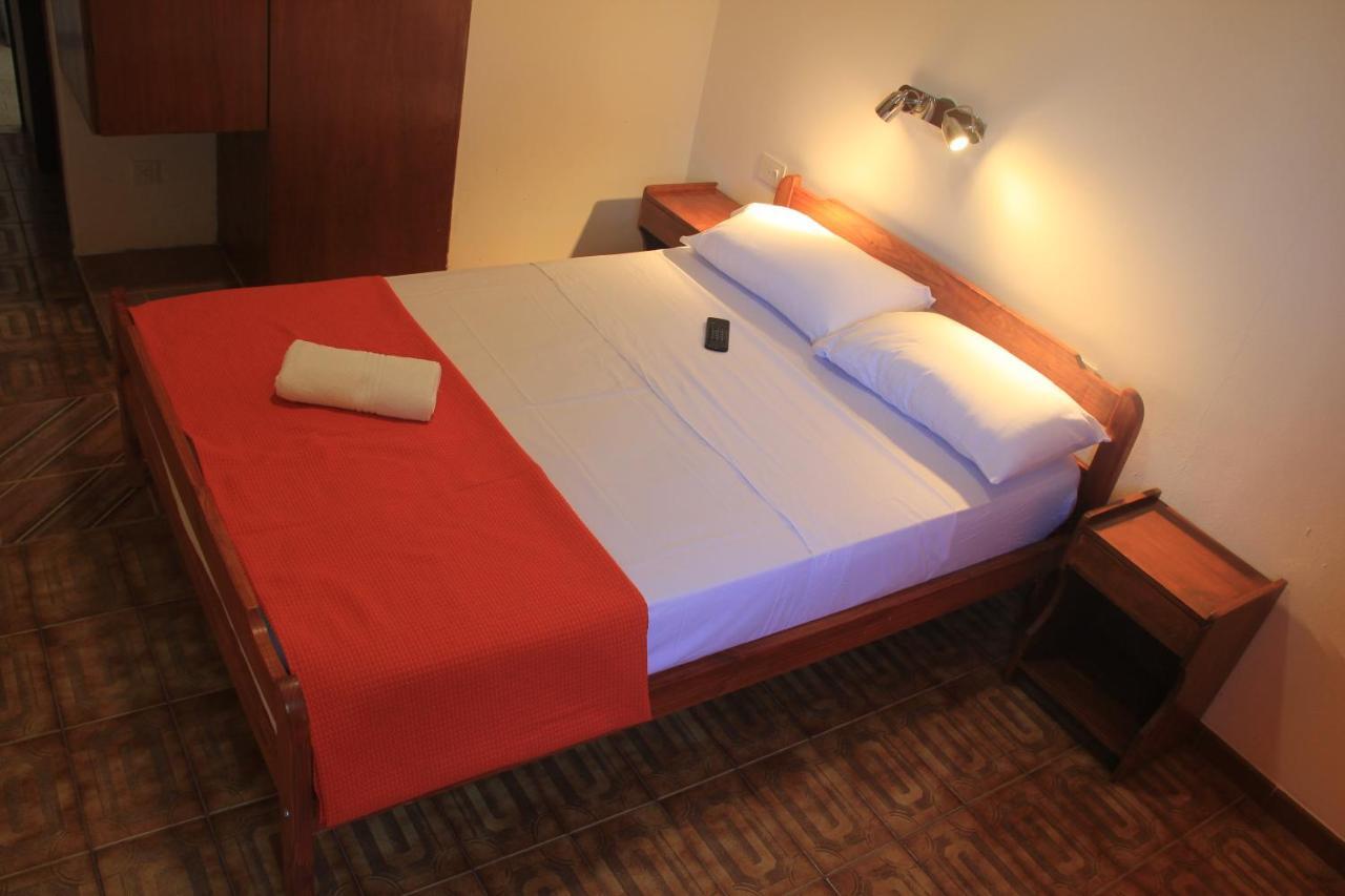 Hotel Vanderloo Посадас Екстериор снимка